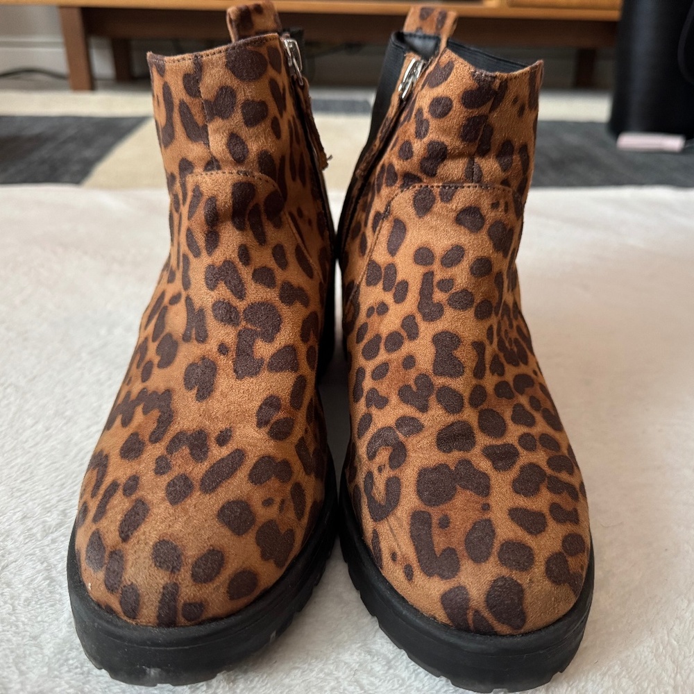 Scoop: Leopard Heeled Boots—Lug sole, size 11